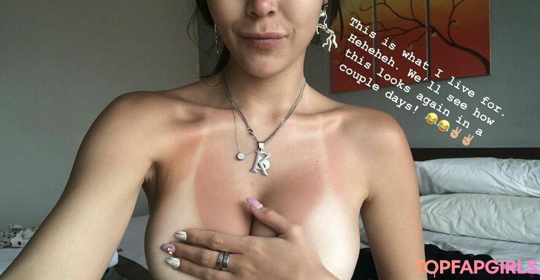Foto di nudo di fuga di OnlyFans di Kharina K #77