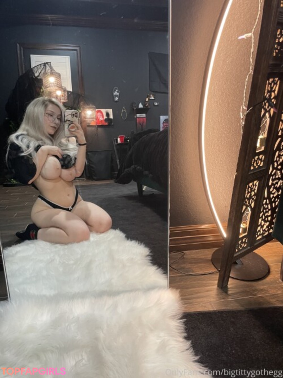 Foto di nudo di fuga di OnlyFans di Bigtittygothegg #362