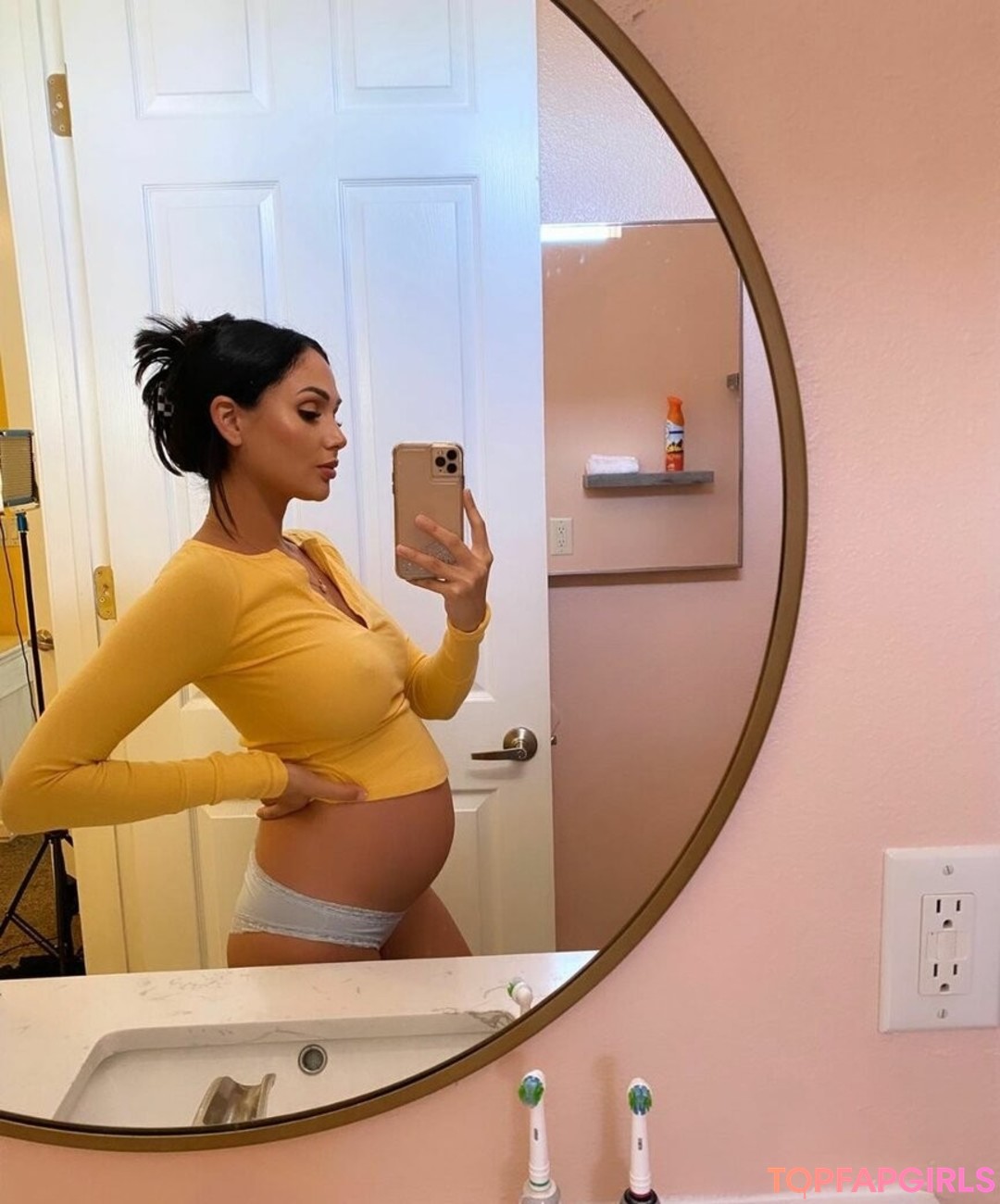 Foto di nudo di fuga di OnlyFans di Ariana Marie #489