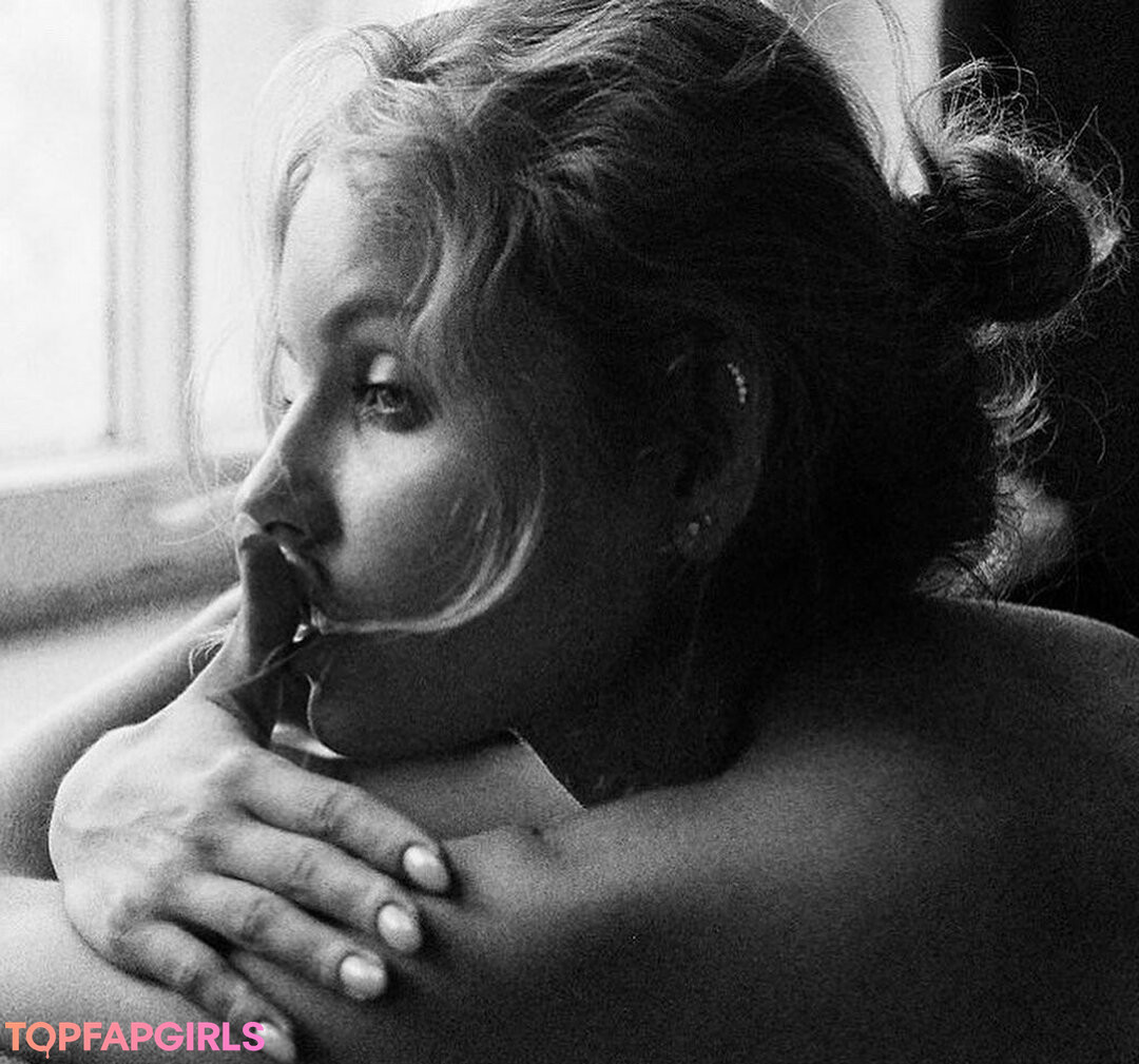 Foto di nudo di fuga di OnlyFans di Mila Amour #1608