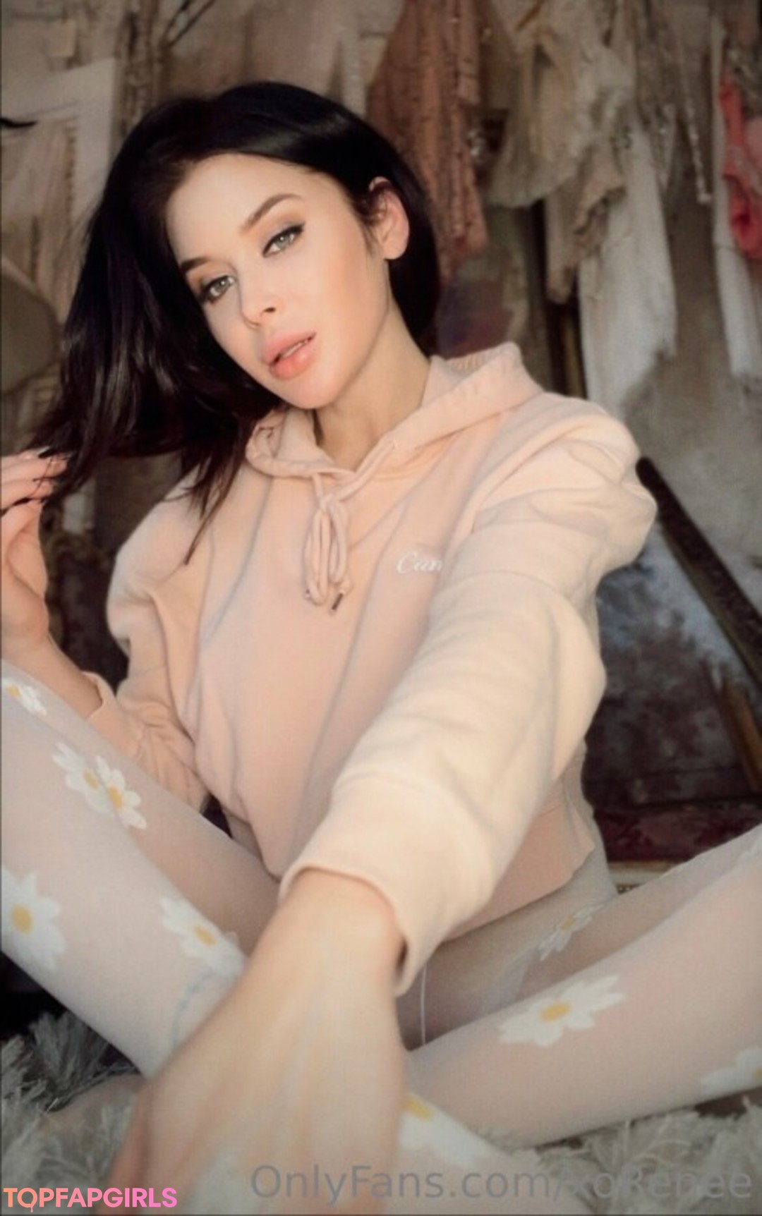 Foto di nudo di fuga di OnlyFans di Renee Olstead #87