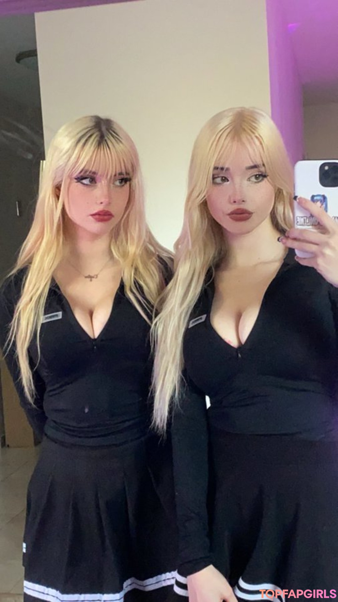 Foto di nudo di fuga di OnlyFans di Burch Twins #2509