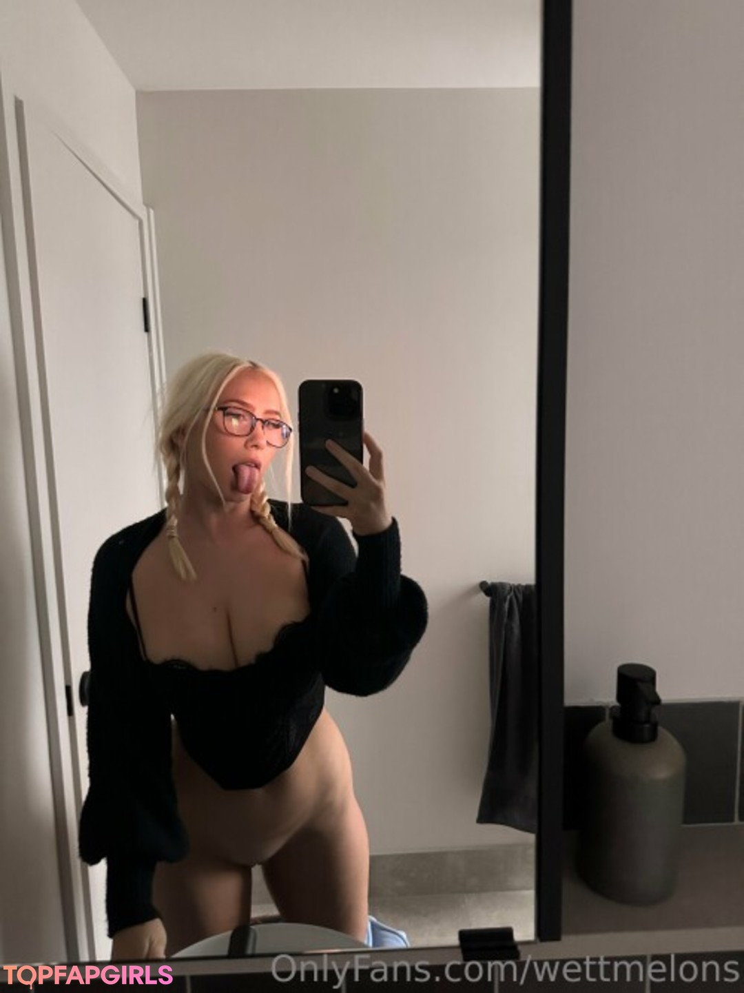 Foto di nudo di fuga di OnlyFans di Wettmelons #94