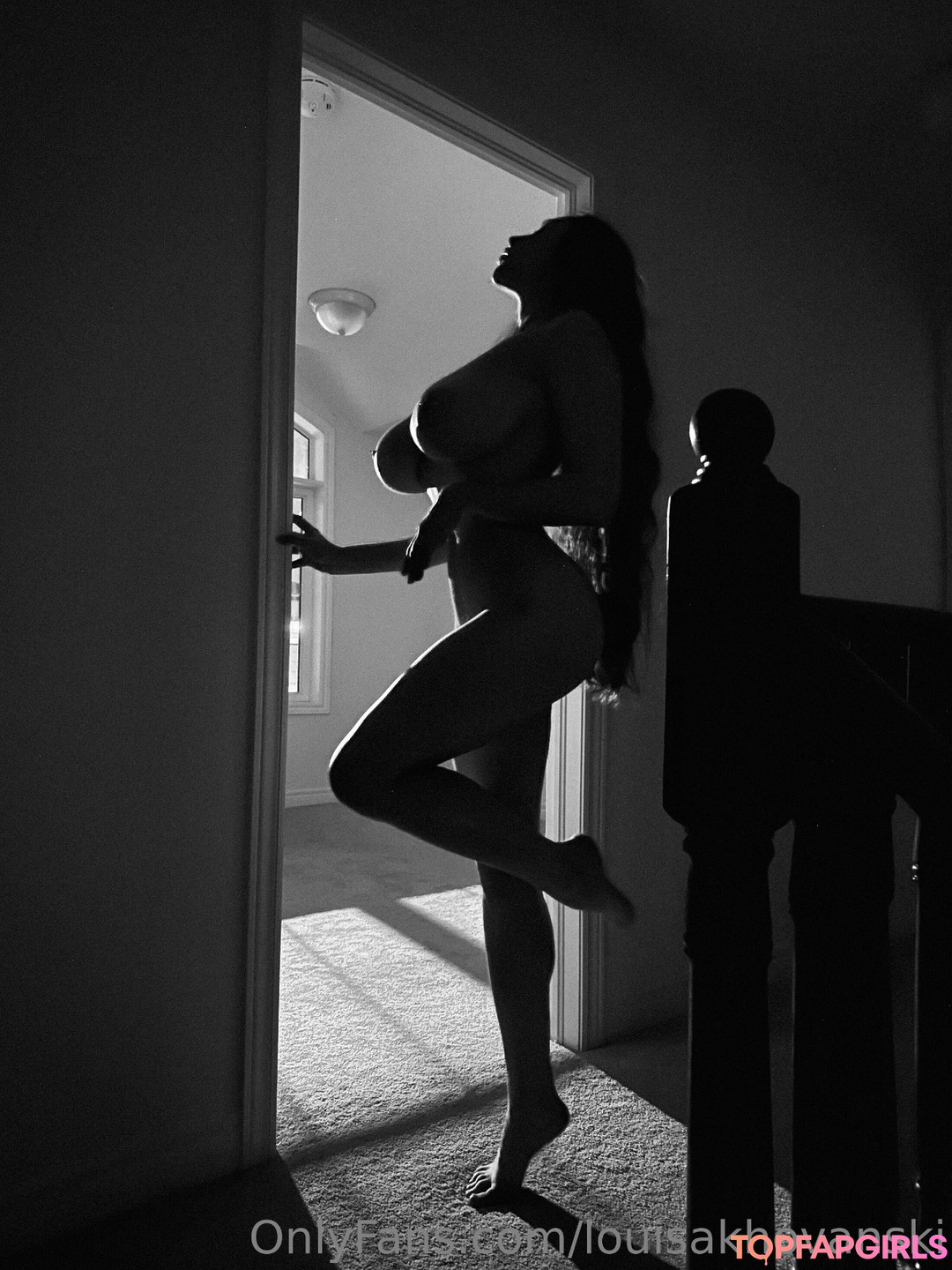 Foto di nudo di fuga di OnlyFans di Louisa Khovanski #993