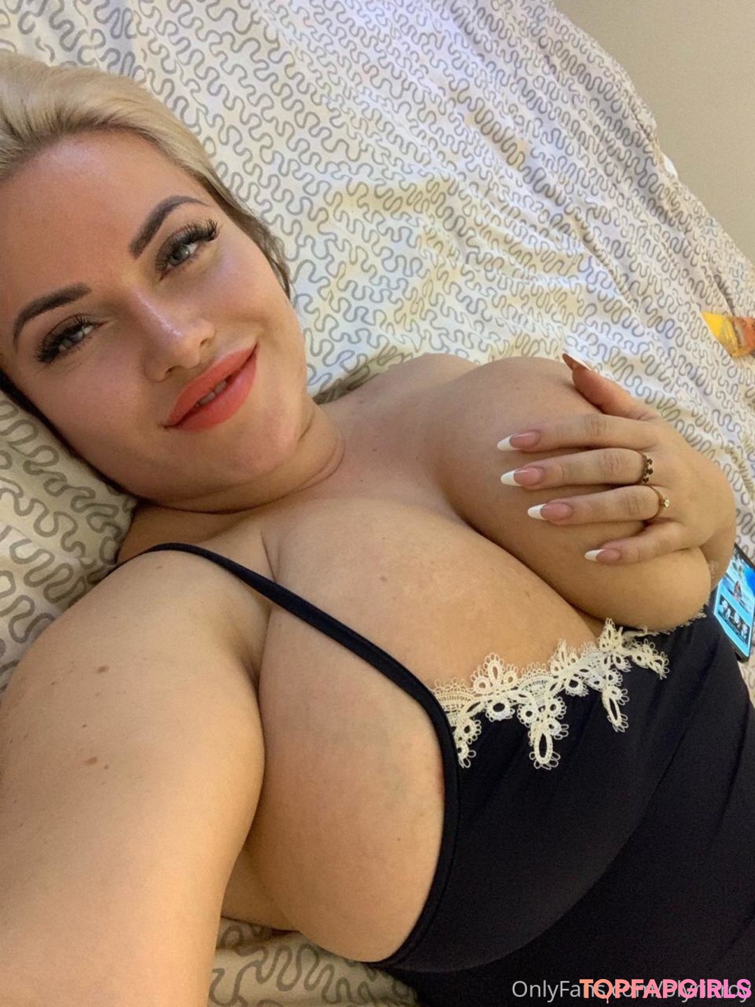 Foto di nudo di fuga di OnlyFans di Olyria Roy #8