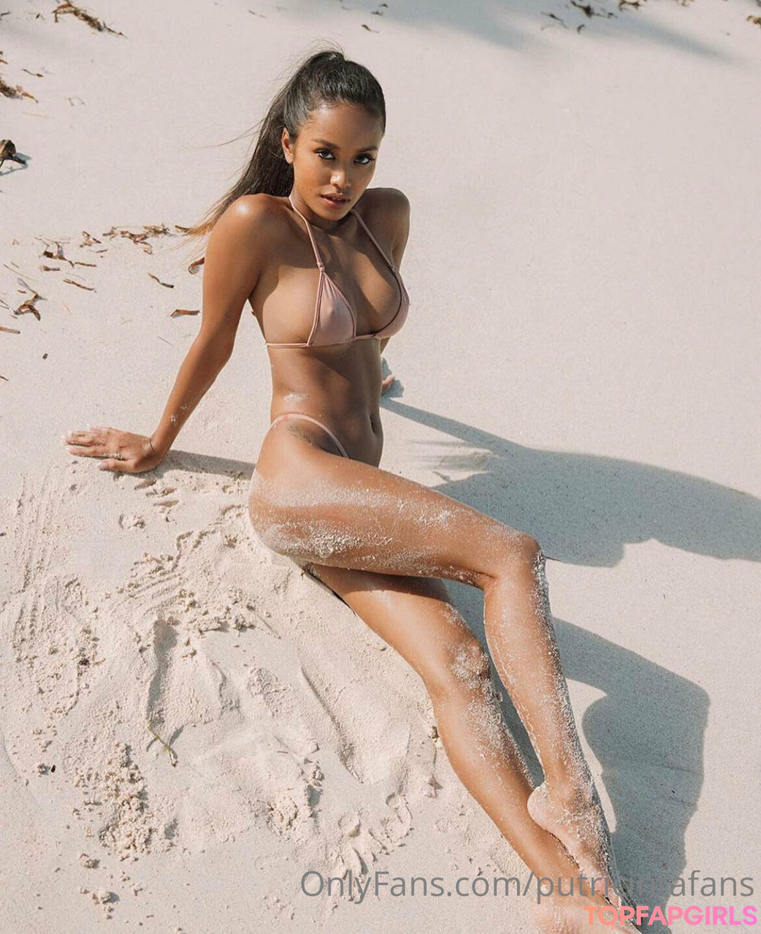 Foto di nudo di fuga di OnlyFans di Putri Cinta #767