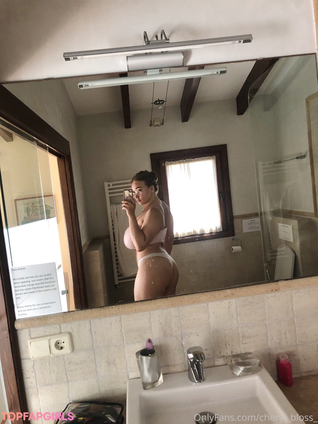 Foto di nudo di fuga di OnlyFans di Cheryl Blossom #354