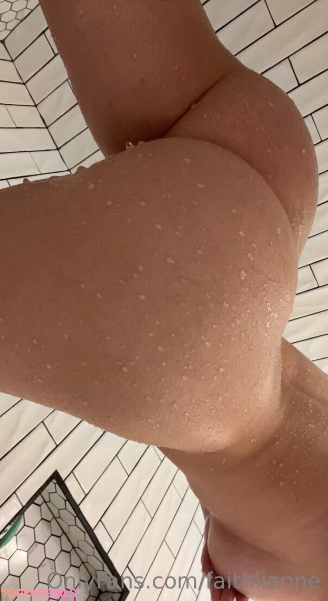 Foto di nudo di fuga di OnlyFans di Faith Lianne #309