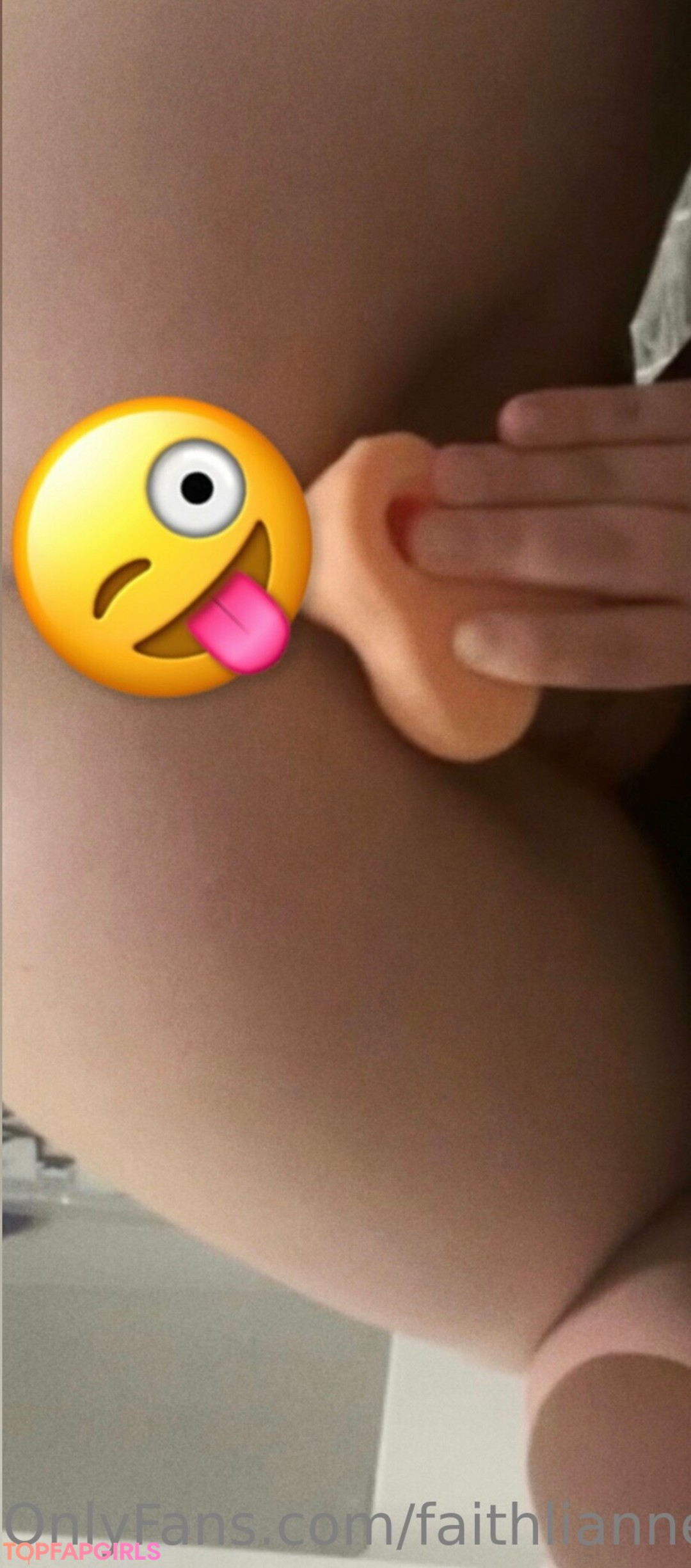 Foto di nudo di fuga di OnlyFans di Faith Lianne #311