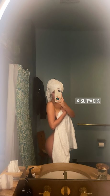 Foto di nudo di fuga di OnlyFans di Carmella Rose