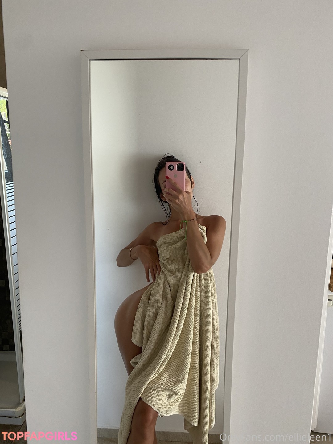 Foto di nudo di fuga di OnlyFans di Ellieleen #779