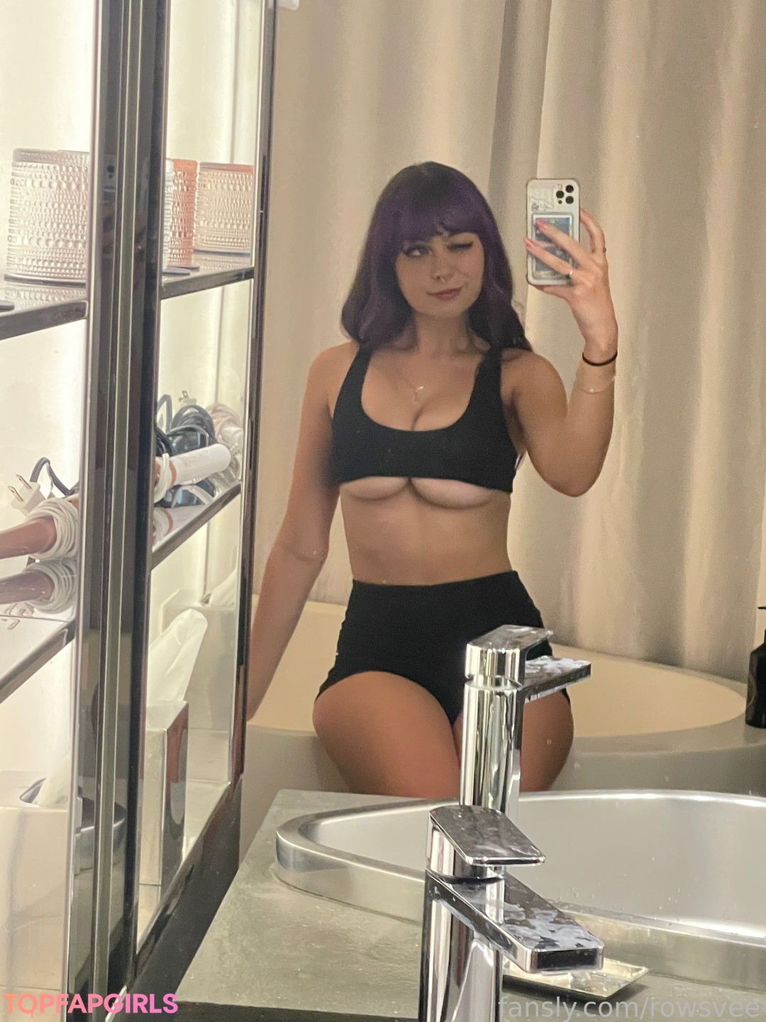 Foto di nudo di fuga di OnlyFans di Rowsvee #1380