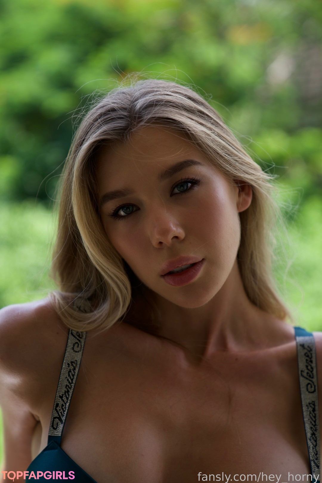 Foto di nudo di fuga di OnlyFans di Mira #137