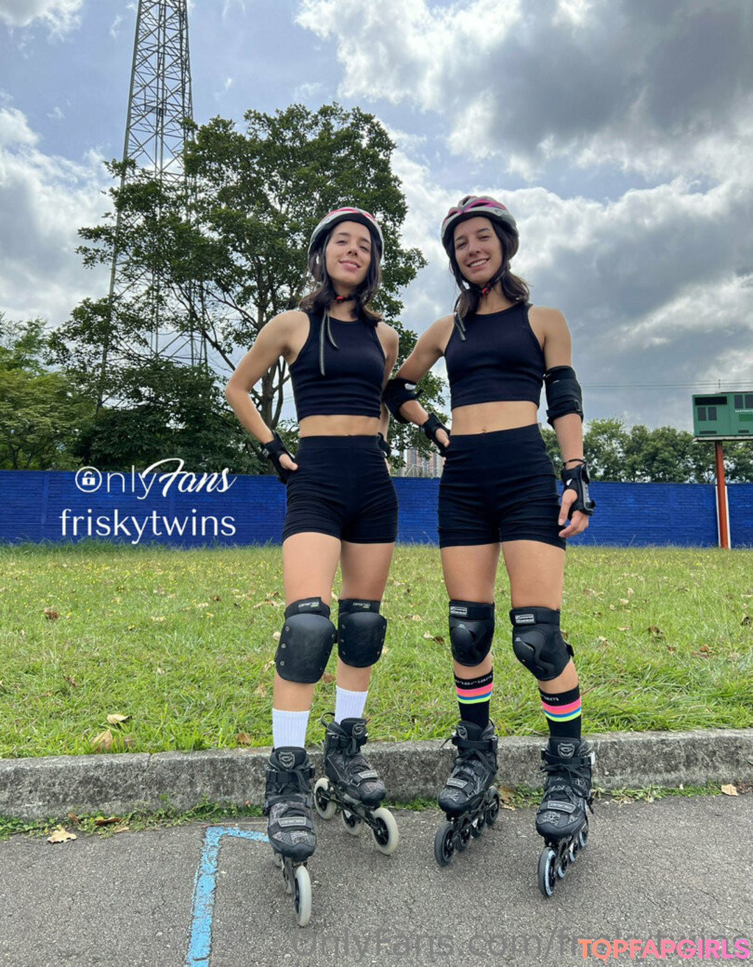 Foto di nudo di fuga di OnlyFans di Frisky Twins #186