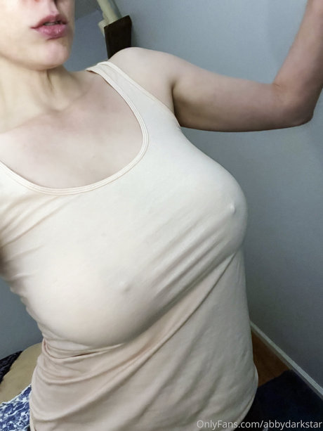 Foto di nudo di fuga di OnlyFans di Abby Dark Star