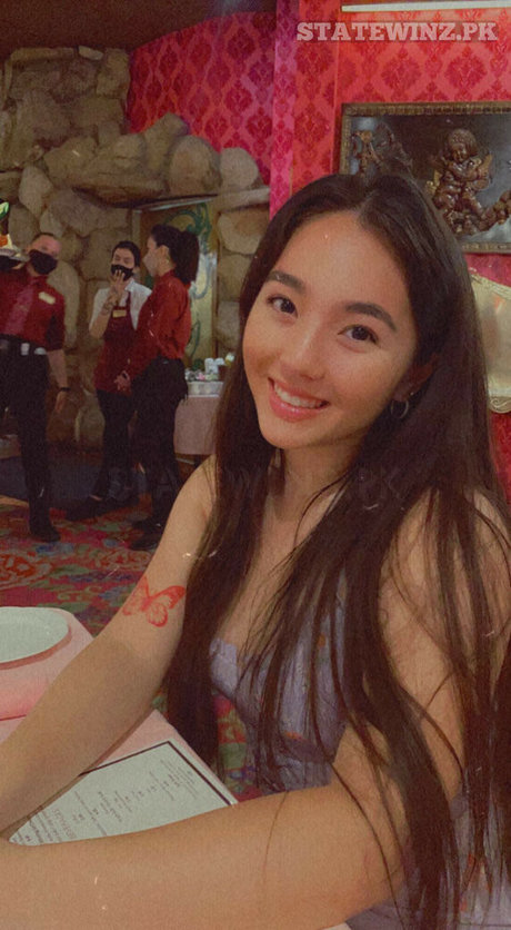 Foto di nudo di fuga di OnlyFans di Eliza Chau