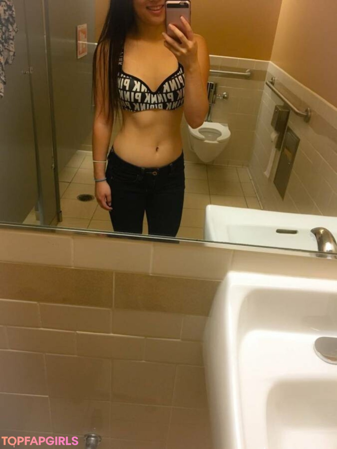 Foto di nudo di fuga di OnlyFans di Ari #221