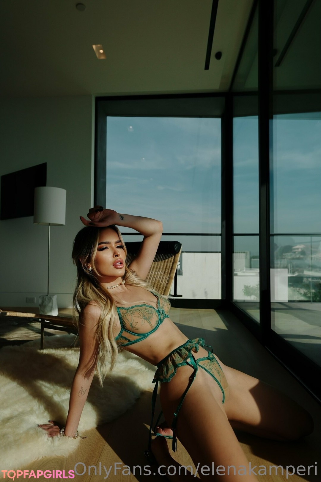 Foto di nudo di fuga di OnlyFans di Elena Kamperi #56