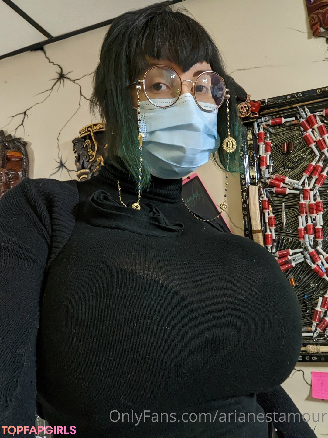 Foto di nudo di fuga di OnlyFans di Ariane Saint Amour #888