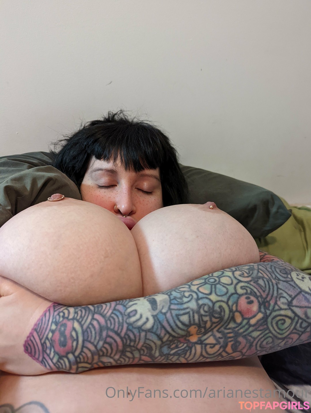 Foto di nudo di fuga di OnlyFans di Ariane Saint Amour #996