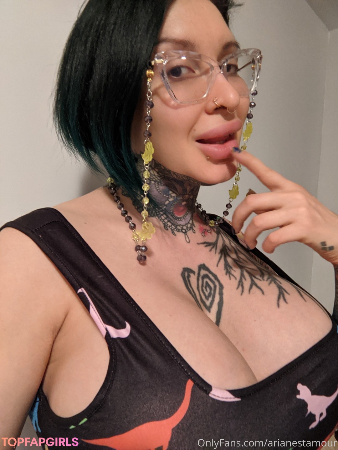 Foto di nudo di fuga di OnlyFans di Ariane Saint Amour #460