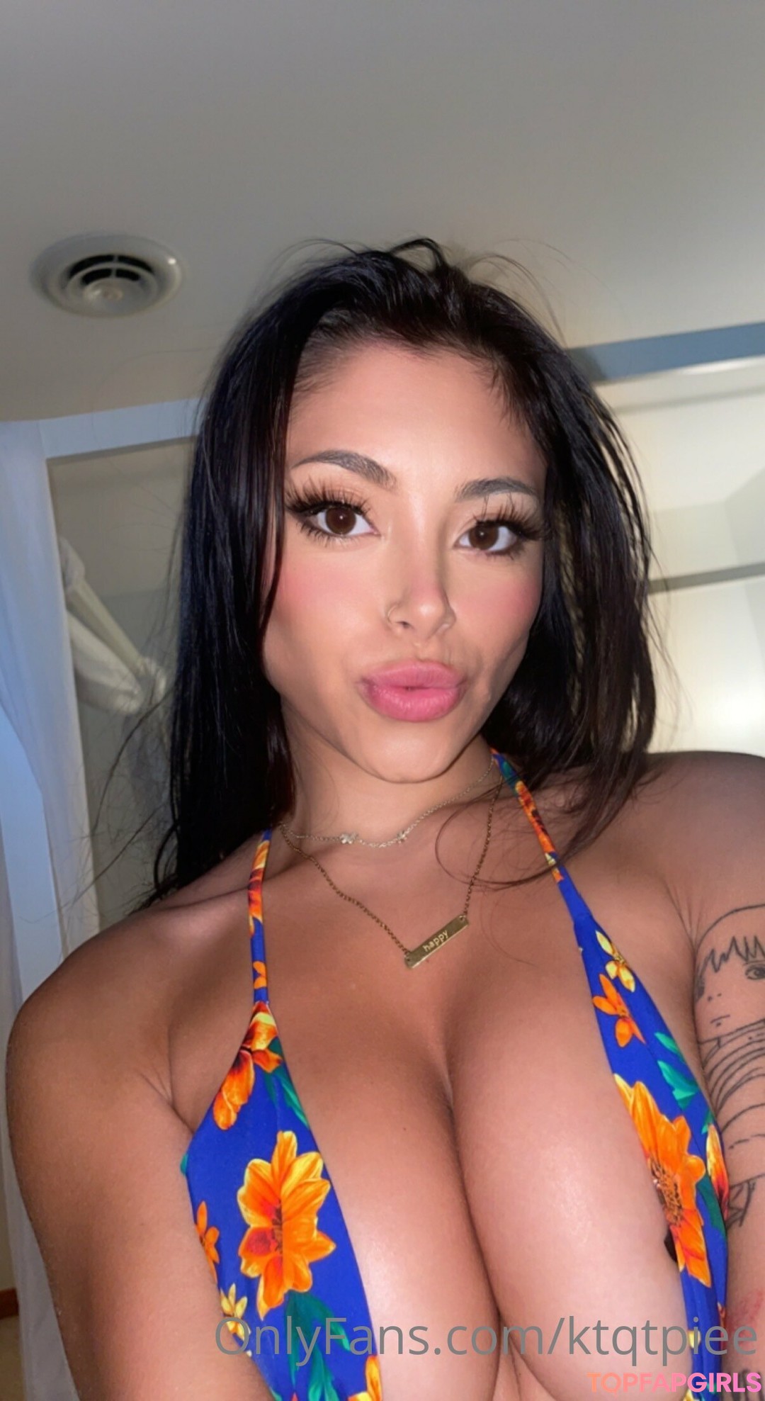 Foto di nudo di fuga di OnlyFans di Katie Murch #3