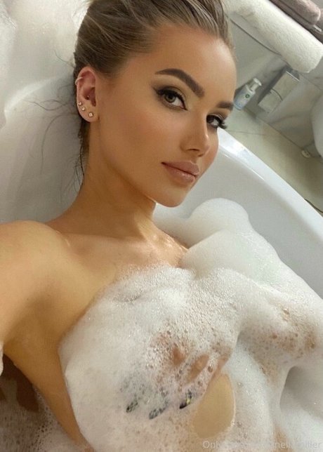 Foto di nudo di fuga di OnlyFans di Anella Miller