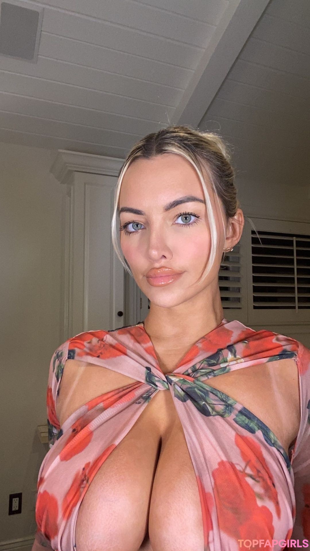 Foto di nudo di fuga di OnlyFans di Lindsey Pelas #863