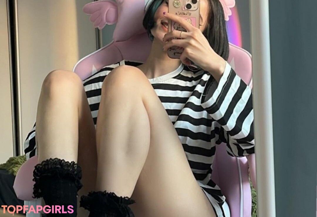 Foto di nudo di fuga di OnlyFans di Loona #395