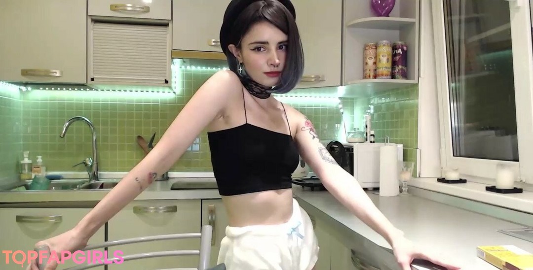 Foto di nudo di fuga di OnlyFans di Loona #889