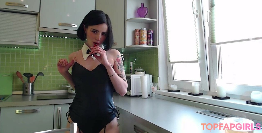 Foto di nudo di fuga di OnlyFans di Loona #942