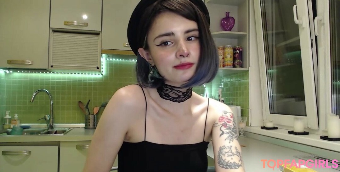 Foto di nudo di fuga di OnlyFans di Loona #999