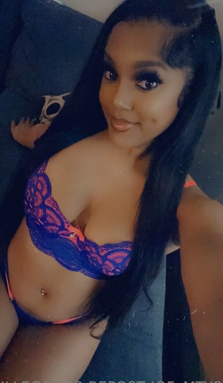 Lola Teases
