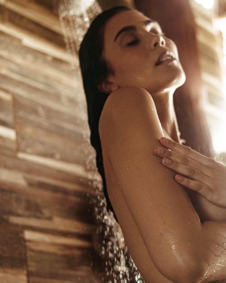 Foto di nudo di fuga di OnlyFans di Ari