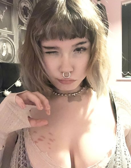 Foto di nudo di fuga di OnlyFans di Tinyfawnn