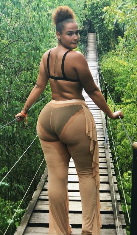 Foto di nudo di fuga di OnlyFans di Janae Girard
