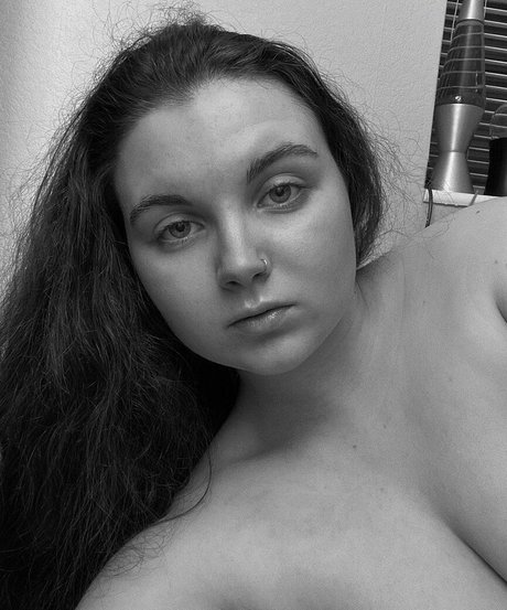 Bustybritishbrunette