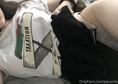 Foto di nudo di fuga di OnlyFans di Peusche