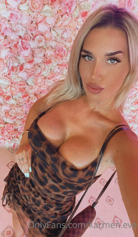 Foto di nudo di fuga di OnlyFans di Karmeneve