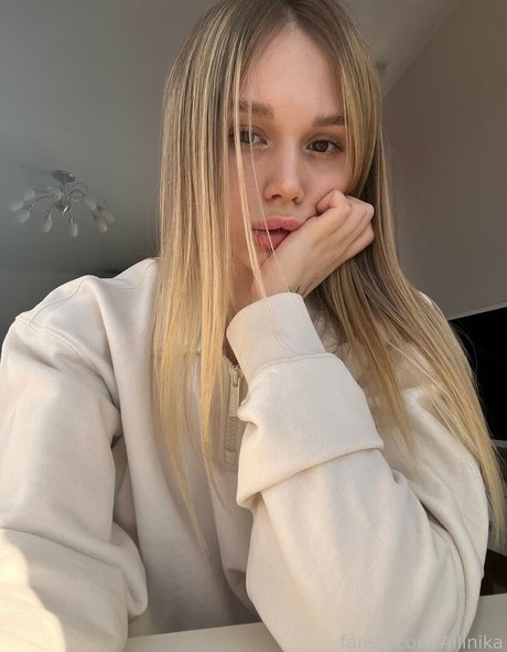 Foto di nudo di fuga di OnlyFans di Allinika