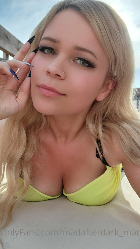Foto di nudo di fuga di OnlyFans di Mad After Dark