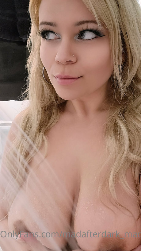 Foto di nudo di fuga di OnlyFans di Mad After Dark