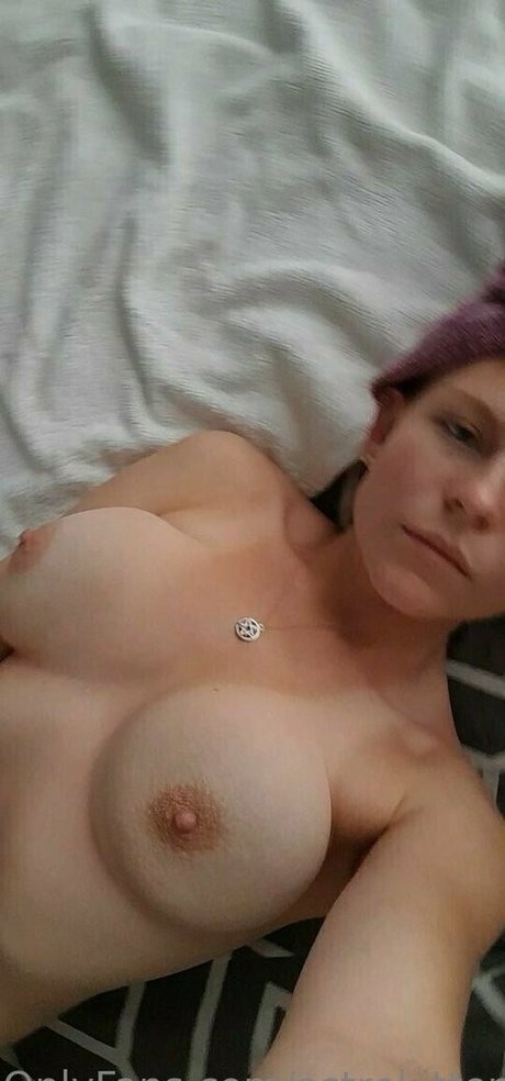 Foto di nudo di fuga di OnlyFans di Astrokittensa