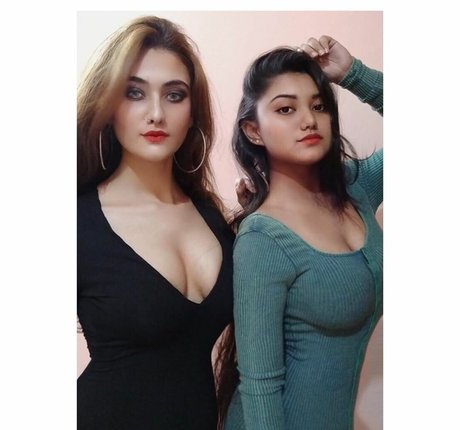 Foto di nudo di fuga di OnlyFans di Nidhi Maheshwari