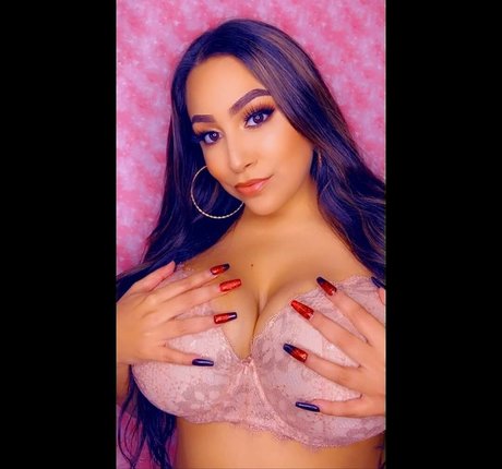 Foto di nudo di fuga di OnlyFans di Funsizedkatt