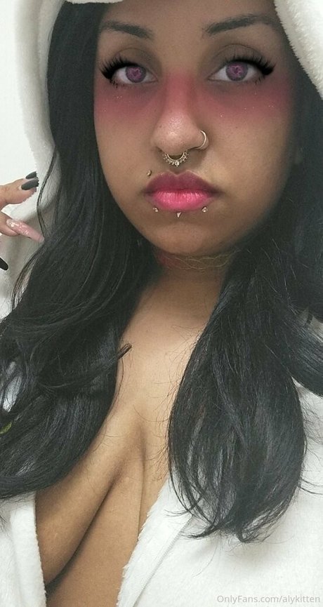 Foto di nudo di fuga di OnlyFans di Raeraejiggles