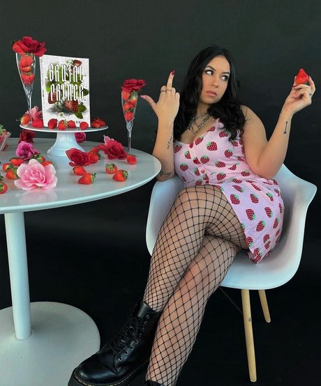 Foto di nudo di fuga di OnlyFans di Larissa Cambusano