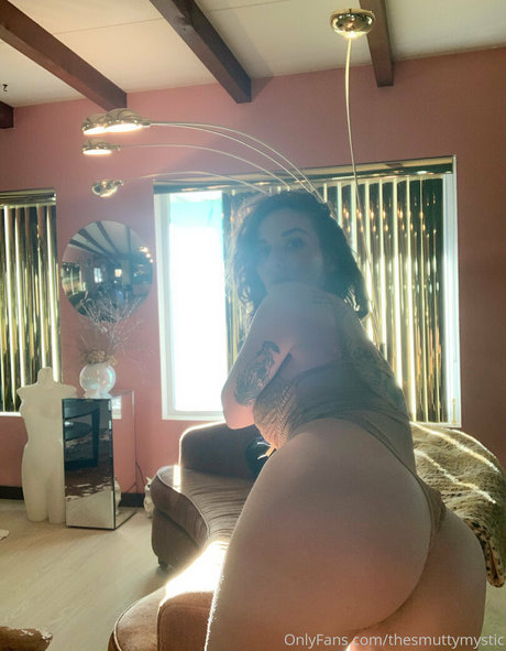 Foto di nudo di fuga di OnlyFans di Thesmuttymystic