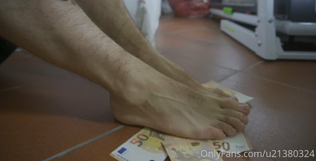Foto di nudo di fuga di OnlyFans di Masterbrandon