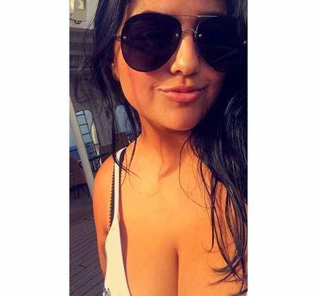 Foto di nudo di fuga di OnlyFans di Charlotte Godoy